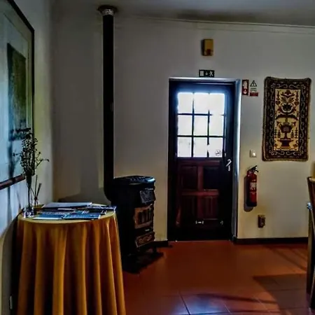 Pateo Memoria, Casa Do Beco * Сетубал